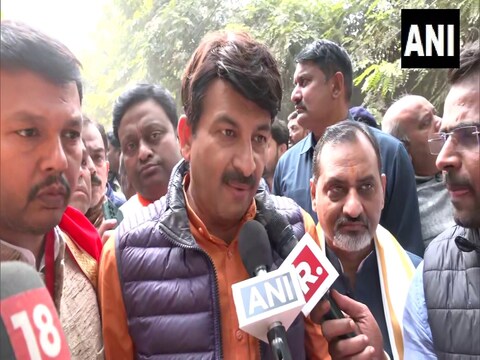 मनोज तिवारी ने AAP सरकार पर सैकड़ों BJP समर्थकों का वोट काटने का आरोप लगाया.  (ANI)