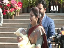 गोद में ढाई महीने के बच्चे को लेकर विधानसभा पहुंची विधायक, देखें PIC