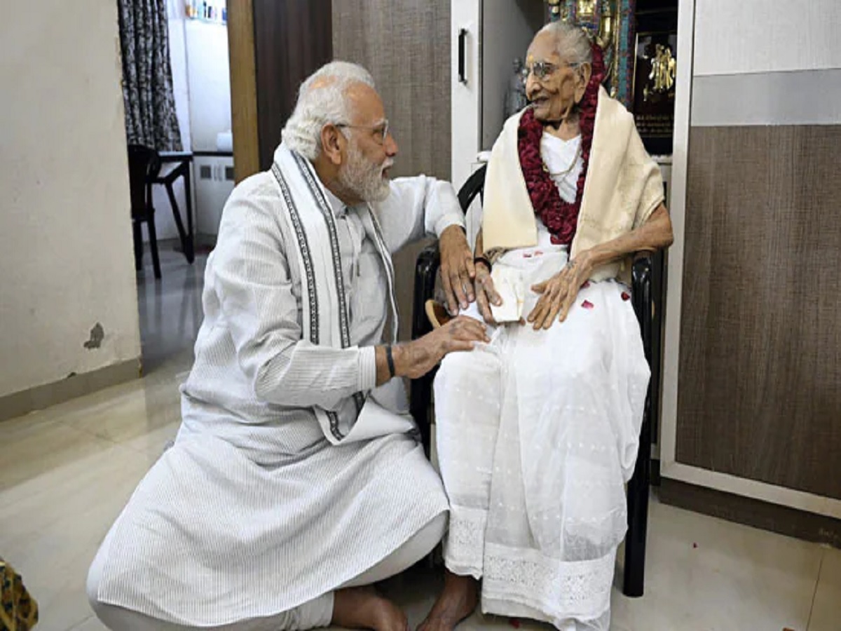 PM मोदी की मां हीरा बा का निधन, 100 वर्ष की उम्र में ली अंतिम सांस,  अहमदाबाद में होगा अंतिम संस्कार - prime minister narendra modi mother  heeraben modi passes away at