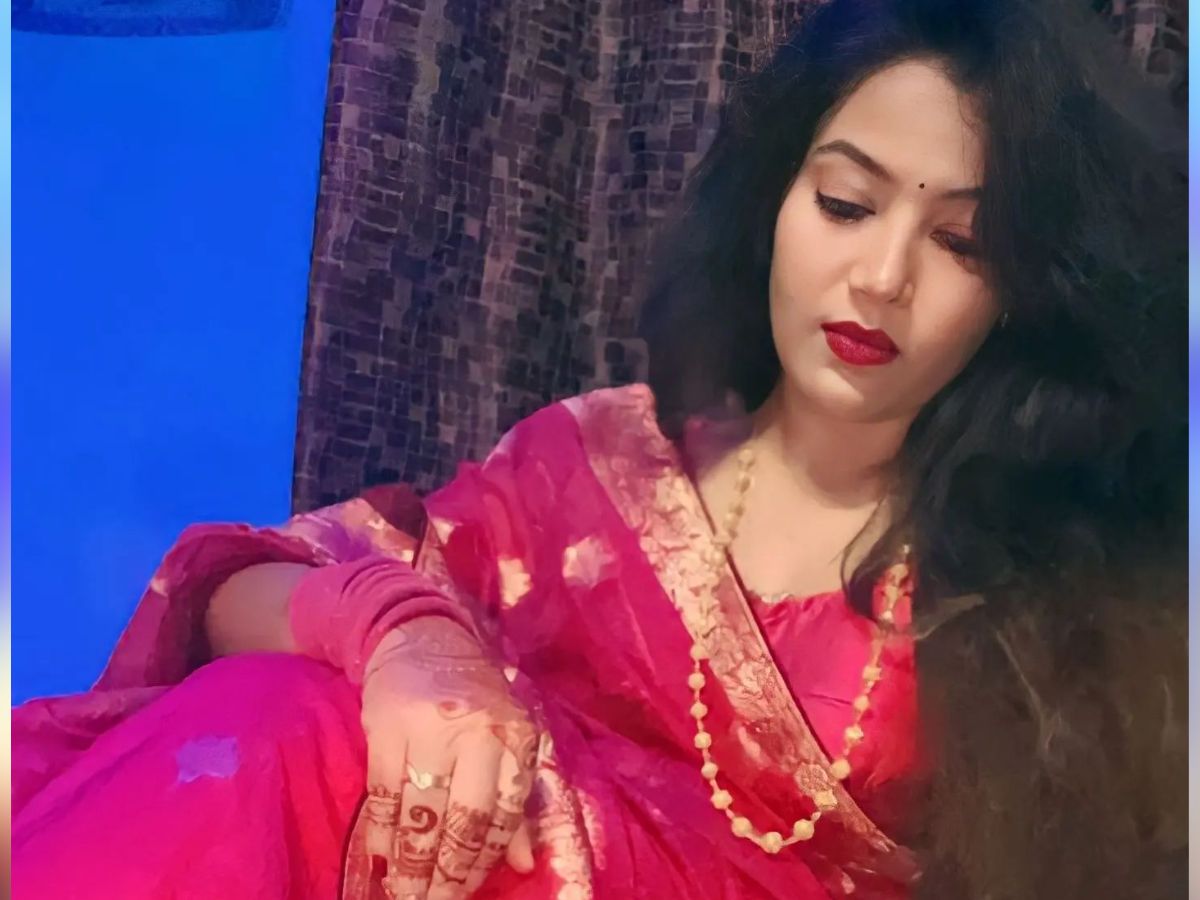  एक अन्य यूजर ने लिखा, 'लेकिन आपको पवन भैया के पास कॉल करके बात करना चाहिए क्योंकि वो आपके पति हैं. आपसे बेहतर उनको कोई नहीं जान सकता है, आप लोग दूर रह रहे हैं और इंडस्ट्री के लोगों को बहुत मजा आ रहा है जरा इस बात पर भी गौर कीजिए'. 
