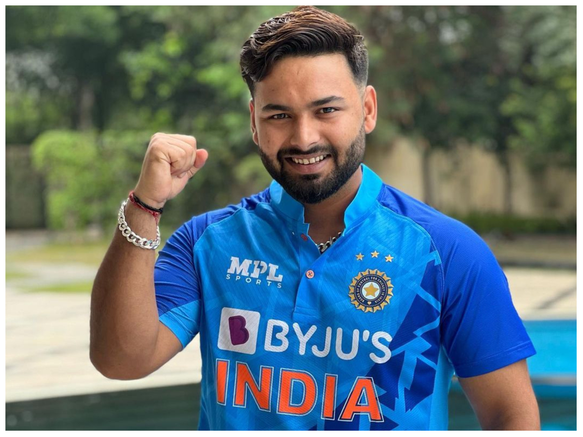 Rishabh Pant Accident: 12 साल की उम्र से क्रिकेट खेलते हैं ऋषभ पंत, बी.कॉम  तक की पढ़ाई, ऐसी है लाइफ - rishabh pant accident sports car rishabh pant  education qualification indian cricketer