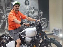 मशहूर क्रिकेटर ने खरीदी ₹2.07 लाख की बाइक, आखिर क्या है इसकी खासियत?