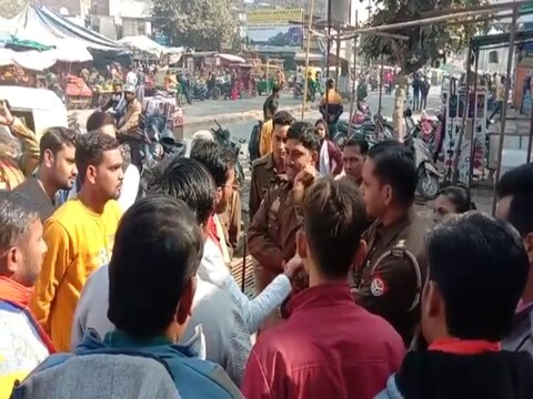 मामले में थाना सदर पुलिस ने मॉल मैनेजर सहित तीन अन्य के खिलाफ मुकदमा दर्ज कर लिया है.