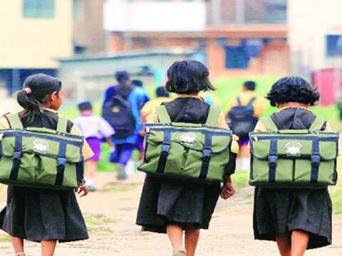 School Closed: दिल्ली में भी 1 से 15 जनवरी तक स्कूलों में अवकाश है. 