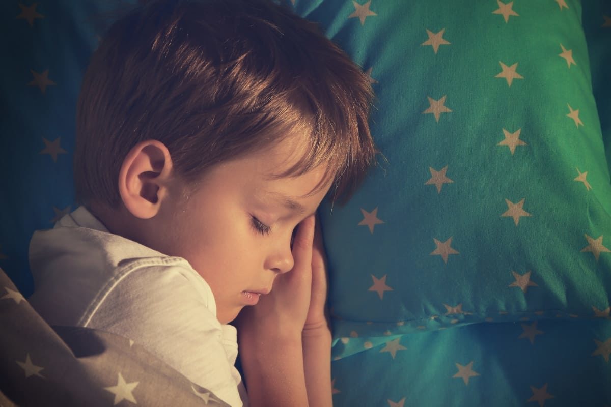 बच्चों की मेंटल हेल्थ को नुकसान पहुंचा सकता है स्लीपिंग डिसऑर्डर, जानें  इसके प्रकार और बचने के तरीके - know about the common types of sleep disorder  and tips for better sleep