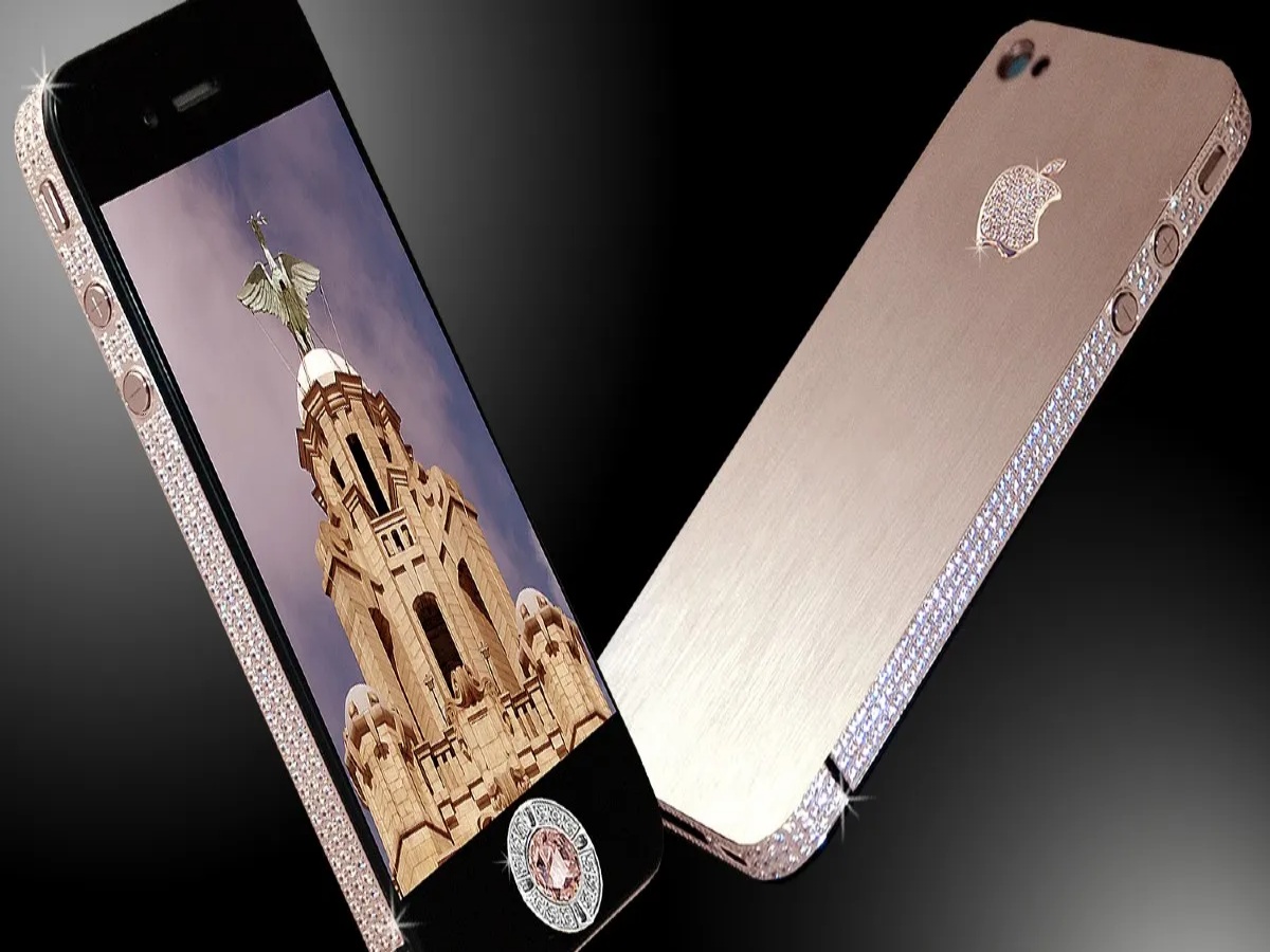  इस लिस्ट में अगला नाम iPhone4 Diamond Rose Edition का है. इसे Stuart Hughes ने तैयार किया है. इस फोन की कीमत 8 मिलियन डॉलर (करीब 65 करोड़ रुपये) है. कंपनी ने इसके सिर्फ दो मॉडल तैयार किए हैं. यह फोन सॉलिड रोज गोल्ड और 100 कैरेट के 500 डायमंड से तैयार किया गया है. इस फोन के लोगो में 53 डायमंड लगाए गए हैं. इतना ही नहीं फोन के होम बटन पर 7.4 कैरेट सिंगल कट पिंक डायमंड लगाया गया है.