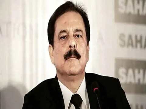 SEBI ने ओएफसीडी जारी करने में मानकों के उल्लंघन के मामले में सुब्रत रॉय एवं अन्य अधिकारियों से 6.42 करोड़ रुपये की वसूली के लिए उनके बैंक एवं डीमैट खाते कुर्क करने का सोमवार को आदेश दिया है. (फाइल फोटो) 