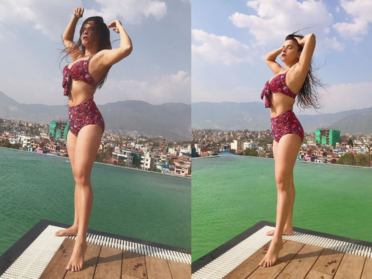 In the photos revealed on social media, one can see that Sushma officials are sitting in the bathtub and posing. They can be seen very beautiful in this. She appears in a red bra. Also Red Rose is seen in the bathtub. People are making a lot of comments on this. Why has his look been called fire.