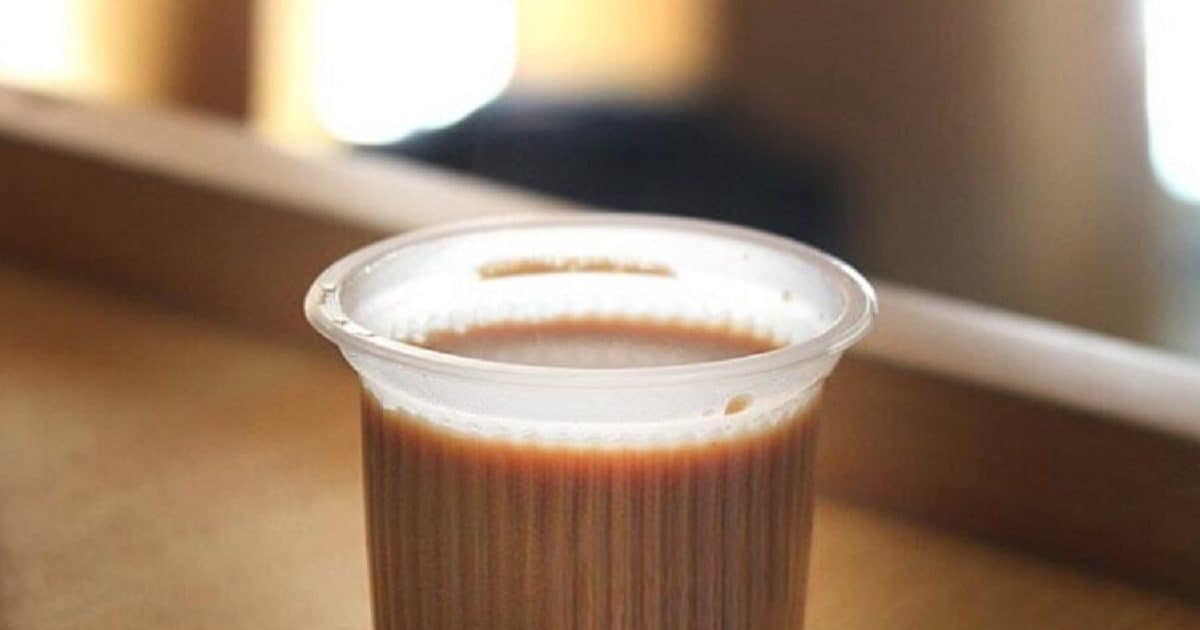 VIDEO कहीं चाय के साथ आप भी तो नहीं पी रहे प्लास्टिक? हो सकती है बड़ी