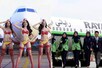 ये हैं दुनिया की सबसे विचित्र एयरलाइन्स, कोई पहनता है बिकिनी कोई हिजाब!