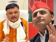 अखिलेश और सांसद सुब्रत पाठक में खैनी-वोदका को लेकर छिड़ी जंग, जानें मामला