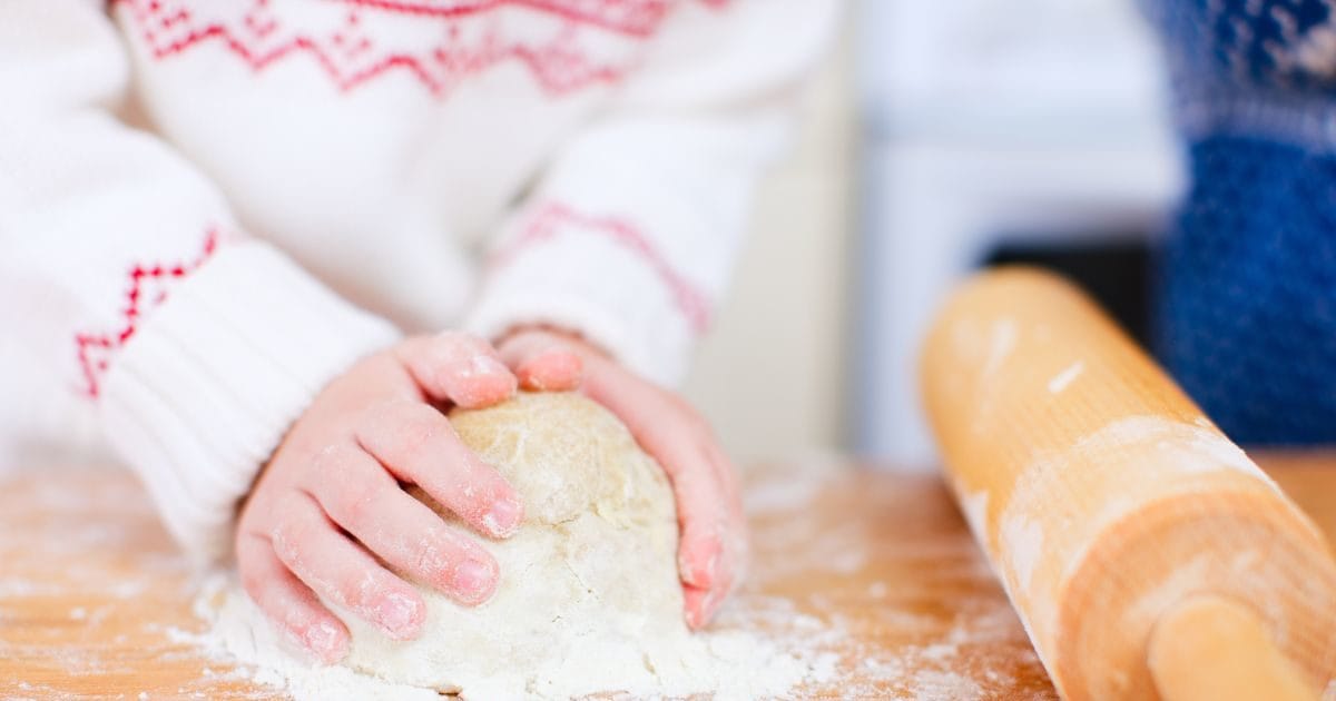 आटा गूंथने के भी होते हैं वास्तु नियम, अनदेखा करने पर हो सकता है ये