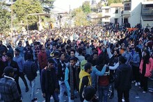 Students Union Election : अल्मोड़ा की यूनिवर्सिटी में क्या हुआ कि भड़क उठे छात्र? जमकर किया बवाल