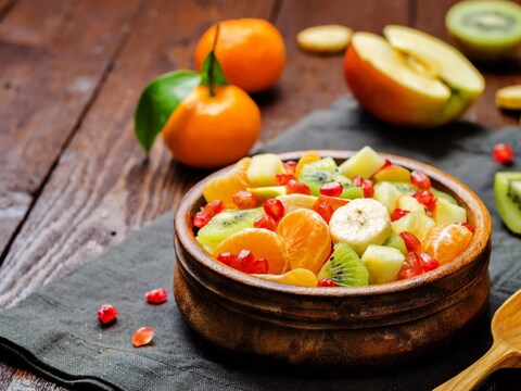 सर्दियों के मौसम में फायदेमंद फल (image-canva) 