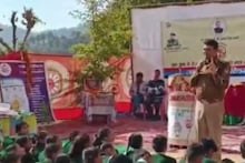 Almora: मम्मी-पापा, भैया-चाचा...सबको 'सबक' सिखाएंगे बच्चे, पुलिस ने दी ट्रेनिंग