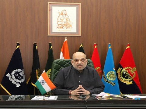 अमित शाह रविवार को सूरत शहर और जिला भाजपा द्वारा आयोजित नवनिर्वाचित विधायकों के अभिनंदन कार्यक्रम को वीडियो कांफ्रेंसिंग के माध्यम से संबोधित कर रहे थे. (फोटो ANI)