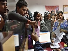बैंकों से पैसा निकालना होगा मुश्किल! लागू हो सकते हैं ये सख्त नियम 