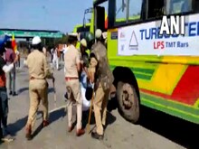 VIDEO: सीमा विवाद पर बेलगावी में उग्र प्रदर्शन, महाराष्ट्र के ट्रकों पर पथराव
