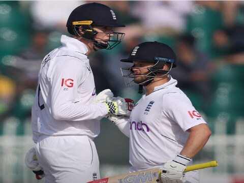England vs Pakistan: बेन डकेट ने 6 साल बाद इंग्लैंड की टेस्ट टीम में वापसी की और पहला शतक ठोका. (England cricket twitter)