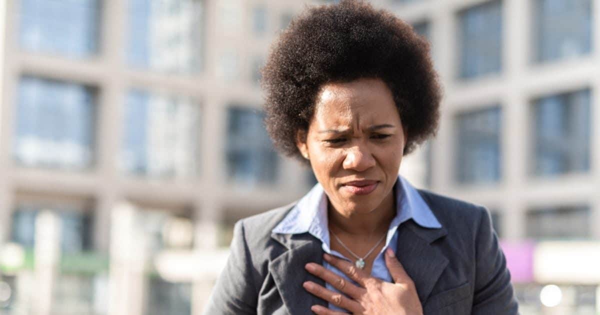 सीने में दर्द के कारण क्या हैं? जानें, इससे छुटकारा पाने के असरदार