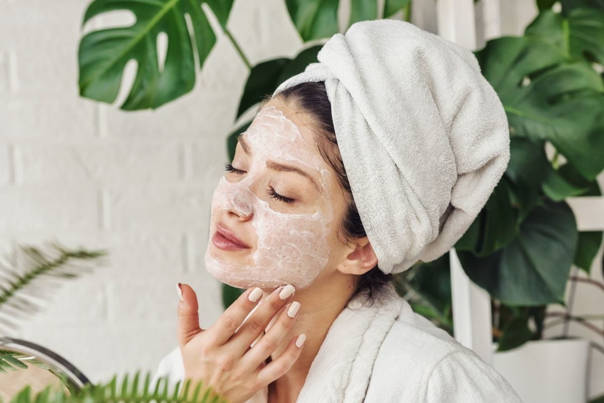 दही का इन 3 तरीकों से करें इस्तेमाल, दाग धब्बों से मिलेगी निजात, स्किन को  मिलेंगे कई फायदे - curd face mask benefits to remove dark spots and skin  simplest home remedies