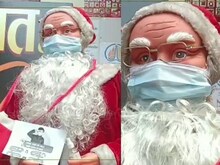 बनारस में क्रिसमस से पहले सजे बाजार, मास्क पहन Santa दे रहा बड़ा संदेश