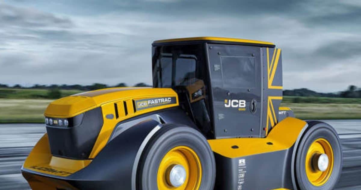 कई कारों से भी ज्यादा तेज चलता है 'दुनिया का सबसे फास्ट ट्रैक्टर'! स्पीड  जानकर उड़ जाएंगे होश - fastest tractor in the world jcb company tractor  creates guinness world record –