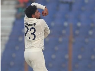  कुलदीप शानदार फॉर्म में हैं. यदि उनपर विचार किया जाए तो उनके पास एक प्लस प्वाइंट देखने को मिलता है. ऑस्ट्रेलियाई बल्लेबाज अक्सर कलाई के स्पिनर के खिलाफ संघर्ष करते नजर आते हैं. इस वजह से उन्हें खिलाना टीम के लिए एक बेहतर विकल्प रहेगा. (AP)