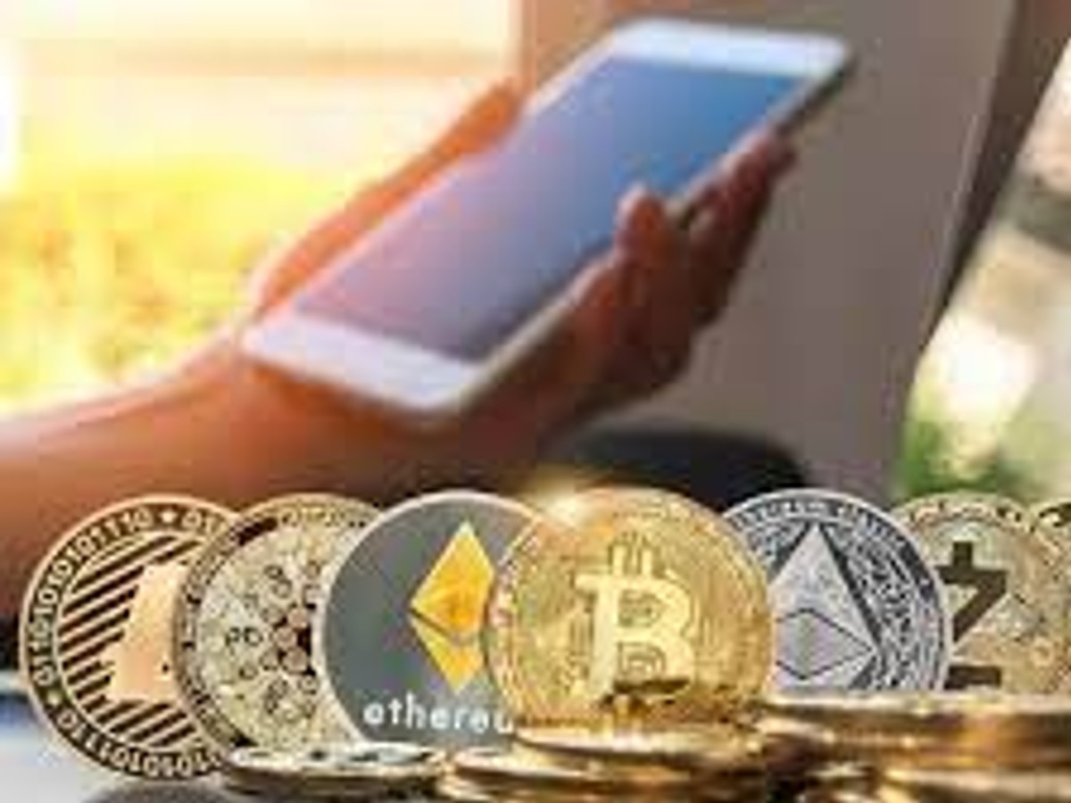  McAfee ने कहा कि क्रिप्टो स्कैम 2023 में बढ़ेगा. पीड़ितों की मेहनत की कमाई पर स्कैमर्स नकली वीडियो के साथ-साथ ऑडियो का उपयोग कर हाथ साफ कर सकते हैं.