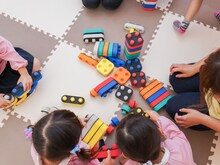 School Education: बच्चों को प्ले स्कूल भेजने के हैं कई फायदे, जानिए यहां
