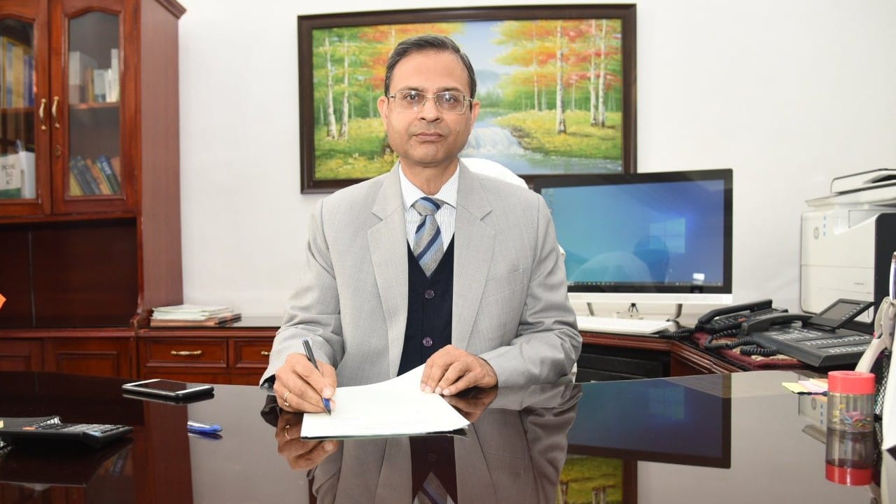 Budget 2023-24, union budget, upcoming budget, finance year 2023-24, nirmala sitaraman, finance minister, budget team, who are preparing union budget, बजट 2023-24, आगामी बजट, यूनियन बजट, वित्त वर्ष 2023-24, निर्मला सीतारमण, वित्त मंत्रालय, बजट कौन तैयार करता है, बजट तैयार करने वाली टीम