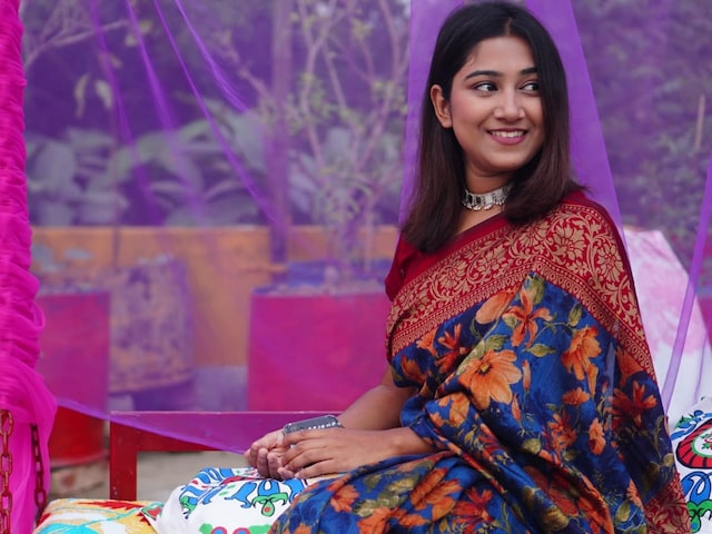 शादी में दिखना चाहती हैं सबसे अलग तो साड़ी के साथ ये चीजें करें कैरी शादी में दिखना चाहती हैं सबसे अलग तो साड़ी के साथ ये चीजें करें कैरी