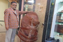OMG: 5 फीट लंबाई और 9 किलो वजन, कभी देखी है ऐसी चप्पल...कीमत भी हैरान करने वाली