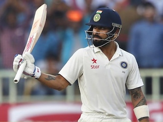  अब बात करते हैं मॉडर्न क्रिकेट की. इसमें सबसे पहला नाम आता है टीम इंडिया के स्टार बल्लेबाज विराट कोहली का. जिन्होंने ऑस्ट्रेलिया को जमकर परेशान किया है. विराट ने 2014 में पूरी सीरीज में ऑस्ट्रेलिया को परेशान किया. (AP)
