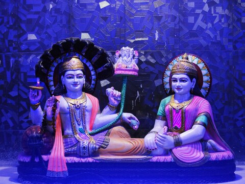 वैकुंठ में श्रीहरि के साथ उनकी पत्नी लक्ष्मी जी भी निवास करती हैं. , Image- Canva