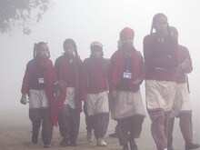 School closed: यूपी के गोरखपुर, लखनऊ और देवरिया में अभी नहीं खुलेंगे स्कूल