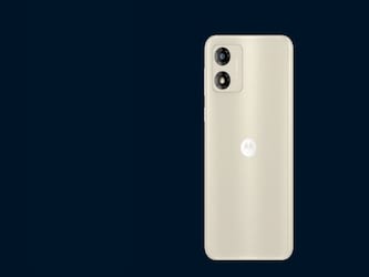  हुड के तहत यह Mali-G67 MP1 GPU के साथ आता है और Unisoc T606 चिपसेट से लैस है. फोन में 2GB/4GB रैम और 64GB इंटरनल स्टोरेज दिया गया है. 1TB तक के अतिरिक्त स्टोरेज के लिए माइक्रोएसडी कार्ड स्लॉट भी मिलता है.