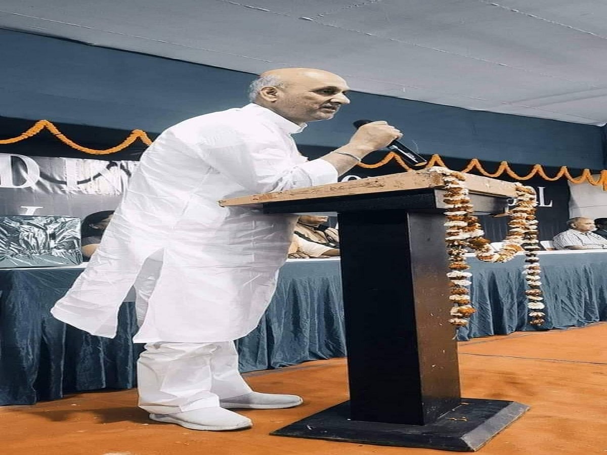 विवादास्पद बयान पर बिहार के शिक्षा मंत्री चंद्रशेखर अडिग, ट्वीट कर बोले- अपनी बातों पर कायम हूं - bihar education minister chandrashekhar stays with his controversial ...