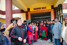 दो युवकों की मौत से गुस्साए कांग्रेसियों ने अस्पताल पर जड़ा ताला, उपवास रख दिया धरना