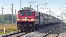 Indian Railways: भागलपुर से पकड़ने जा रहे हैं ट्रेन तो रुकें! इन डाउन ट्रेनों के समय में हुआ बदलाव, जानें शेड्यूल 
