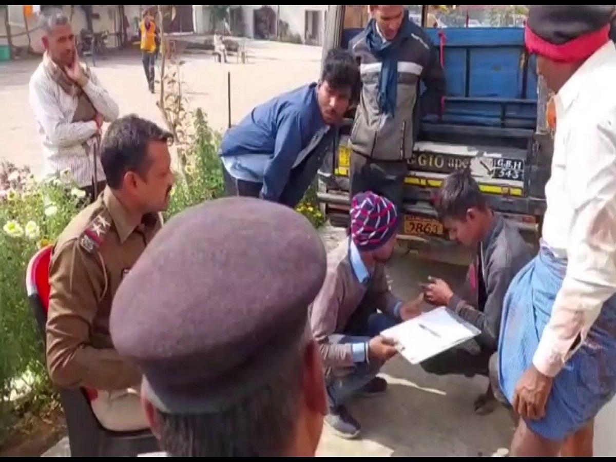 पटना में हुई गोलीबारी की घटना के बाद मामले की जांच के लिये पहुंची पुलिस