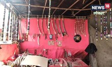 پہلے بادشاہ مہاراجہ کے لیے تلواریں بناتے تھے، اب سڑکوں پر لاٹھیاں بیچ رہے ہیں، جانیے مکمل تفصیلات