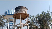 Bhind: बच्चों के लिए ख़तरनाक है स्कूल के पास जर्जर टंकी, नई बनाई, पर पुरानी नहीं हटाई