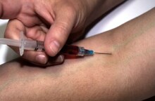 Dehradun Crime News: हम दोनों दो प्रेमी दुनिया छोड़ चले, जहरीला इंजेक्शन लगाकर दे दी जान