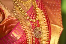 Gold Price in Patna Today: लगातार तेवर दिखा रहा सोना, खरीदारी की सोच रहें तो न करें देरी