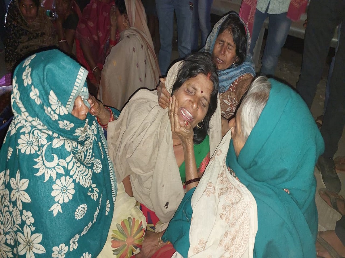 पटना में हादसे के रोते-बिलखते मृतकों के परिजन