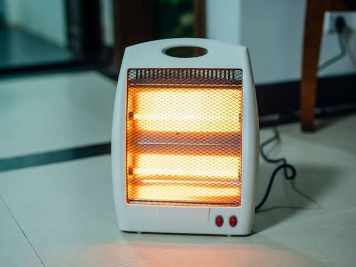 AC and room heater consume same electricity Rod Watt is suitable for  maintaining heat in room - चौंक गए न! AC के बराबर बिजली खाता है आपका रूम  हीटर, कितने वॉट का