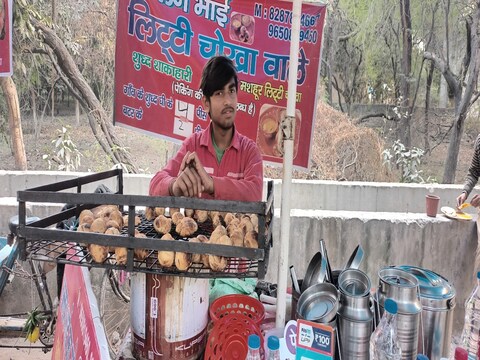 लिट्टी चोखा के लिए यह जगह परफेक्ट है. (फोटो आदित्य कुमार)