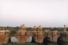 Morena News: जहांगीर ने नूरजहां के नाम पर बनवाया था पुल, गुजरने वाले यहां रुकते हैं जरूर