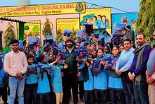 Dhaulpur News: इस स्कूल का स्टाफ बना भामाशाह, 400 बच्चों को बांटे गर्म कपड़े